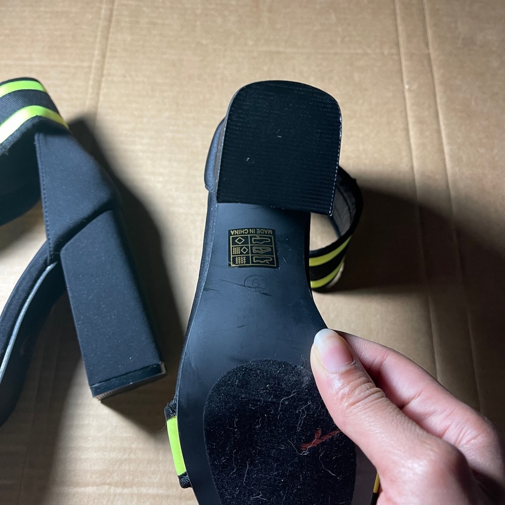 Heels - Picture 3 of 4